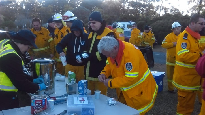 Breakfast on a cold Wentworth Falls morning during the August 2015 Hordern Road fire.